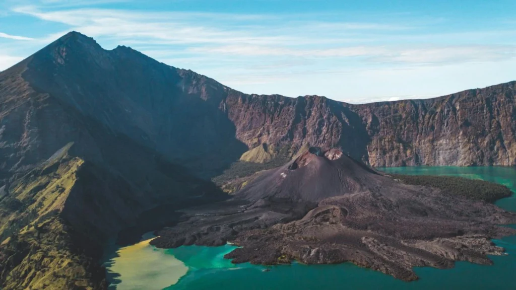 Kecelakaan Pendaki di Gunung Rinjani: Nazli Bin Awang Mahat Terjatuh di Jalur Licin