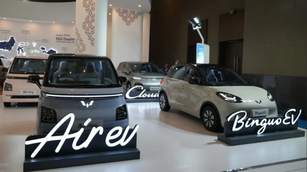 Persaingan Mobil Listrik di Indonesia: Kehadiran BYD Atto 1 dan Reaksi Wuling Air EV