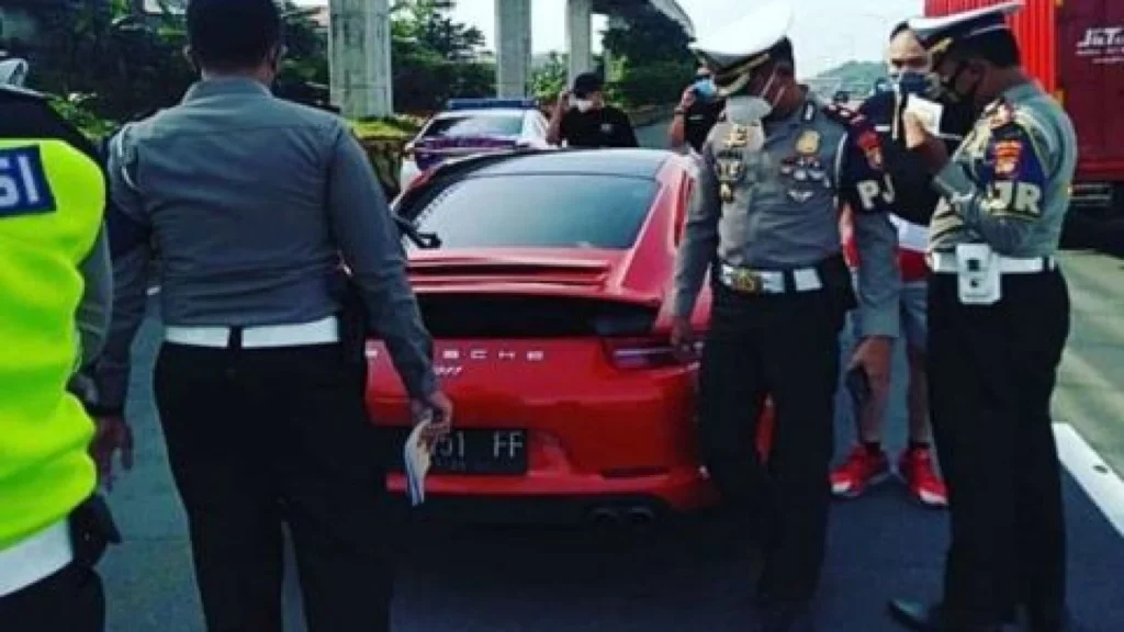 Penindakan 30 Mobil Sport Tanpa TNKB oleh Ditlantas Polda Metro Jaya