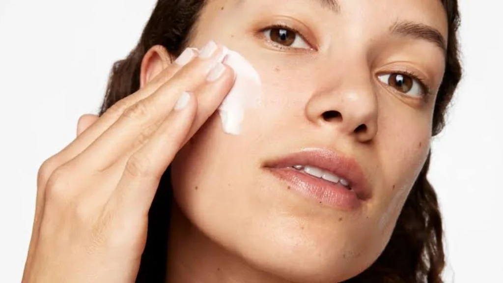Tips Menggunakan Sunscreen agar Kulit Tetap Cerah di Indonesia