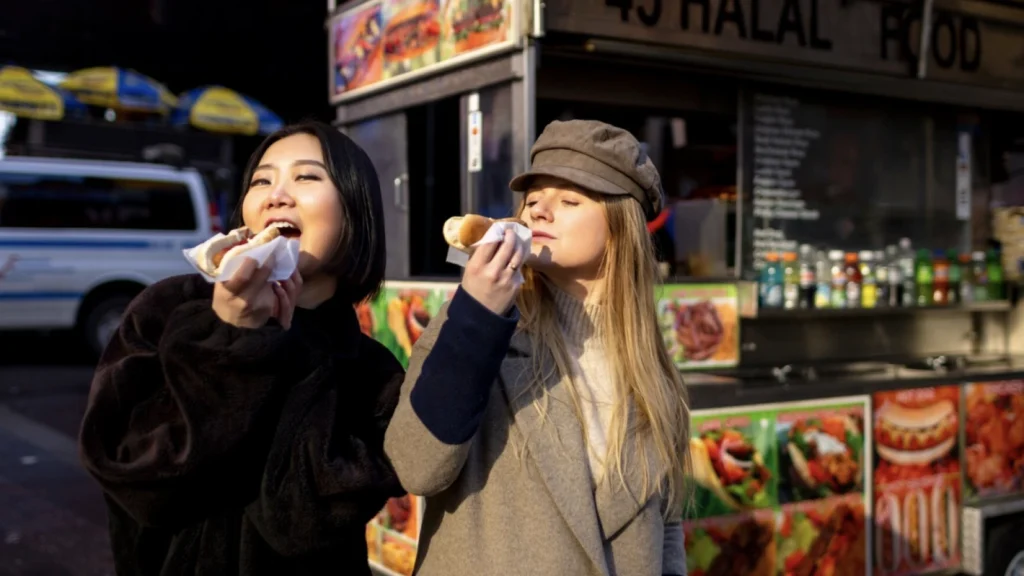 Menikmati Street Food Korea di Pasar Malam: Keunikan dan Harga Terjangkau