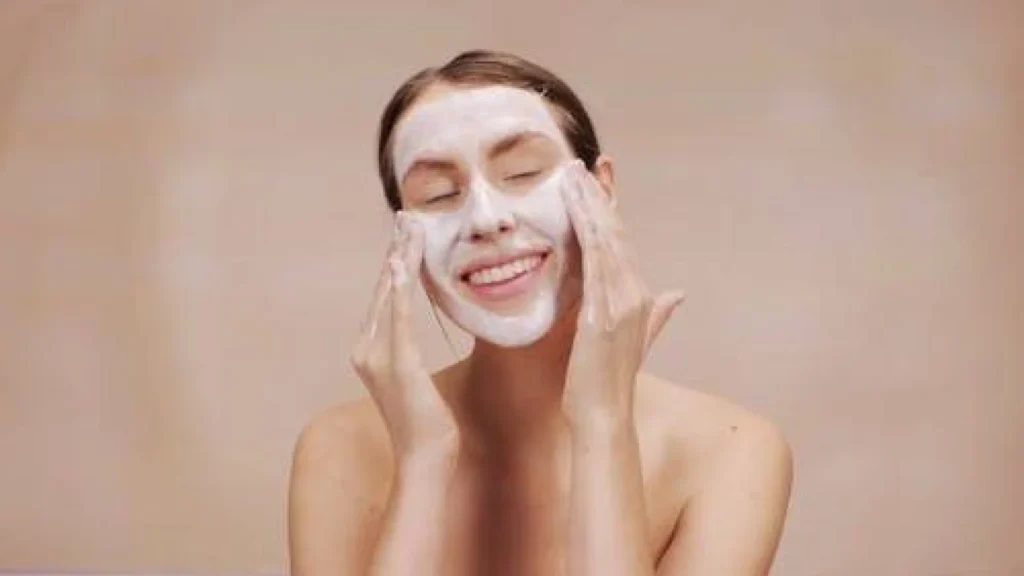 Rutin Skincare Pagi untuk Kulit Berminyak yang Sehat